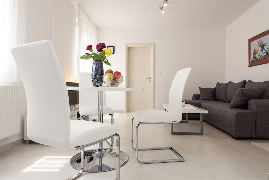 Beach Apartments Rafael Задар Стая снимка