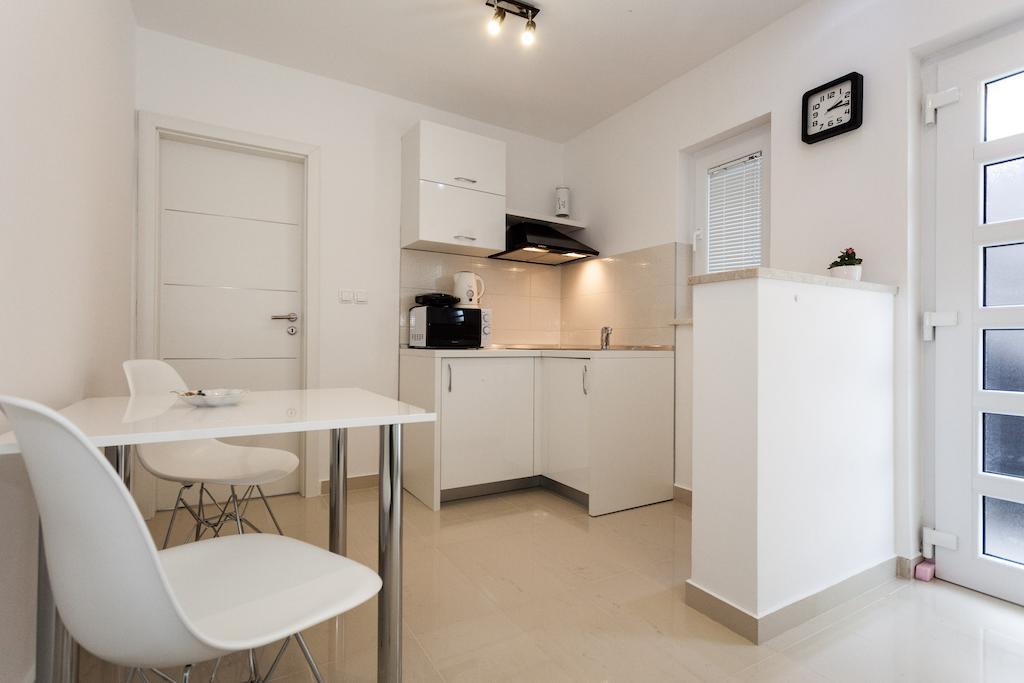 Beach Apartments Rafael Задар Стая снимка